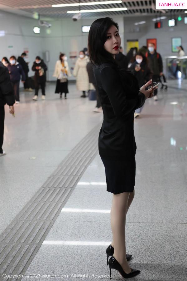 王格 王婉悠 [XiuRen]高清写真图 2023.03.16 No.6421 王婉悠Queen 丝袜OL第29张图片
